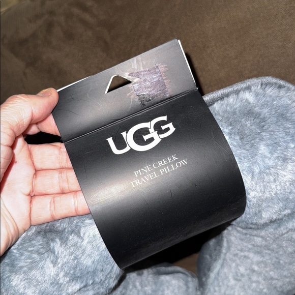 NWT UGG - Pine Creek Travel Pillow - Picture 2 of 3